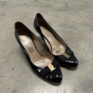 Salvatore Ferragamo Vara Bow Pump Black 11B